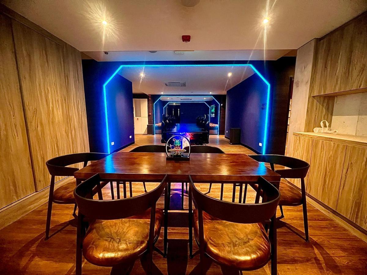 Arena Esports @ Orchard 2* Singapur